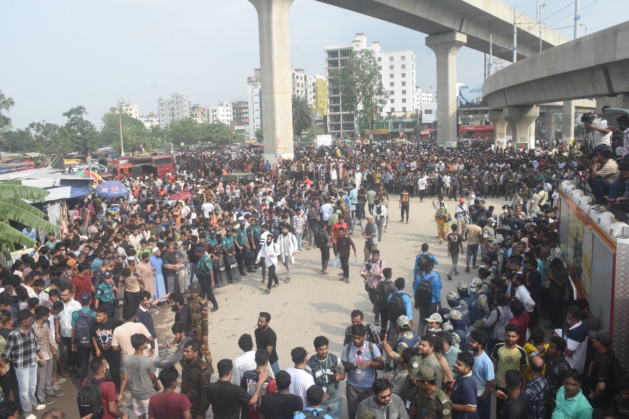 Hundreds of people flock to the scene after an air force training jet crashed on Milestone School in Uttara on Monday July 21, 2025 - Photo by Aminul Islam