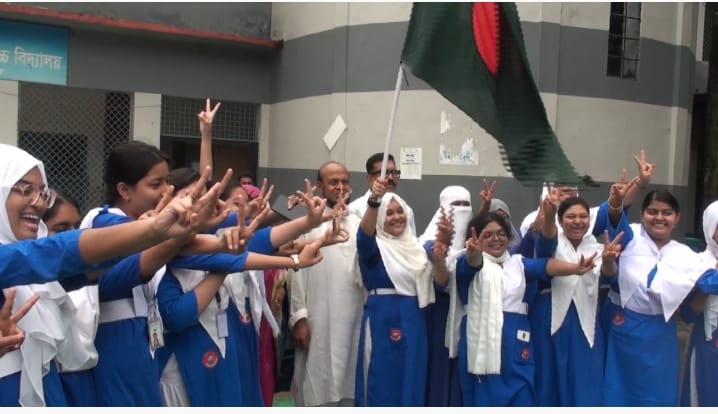 students cheer after result of Secondary School Certificate exam results were published on Thursday - Newsnext Photo